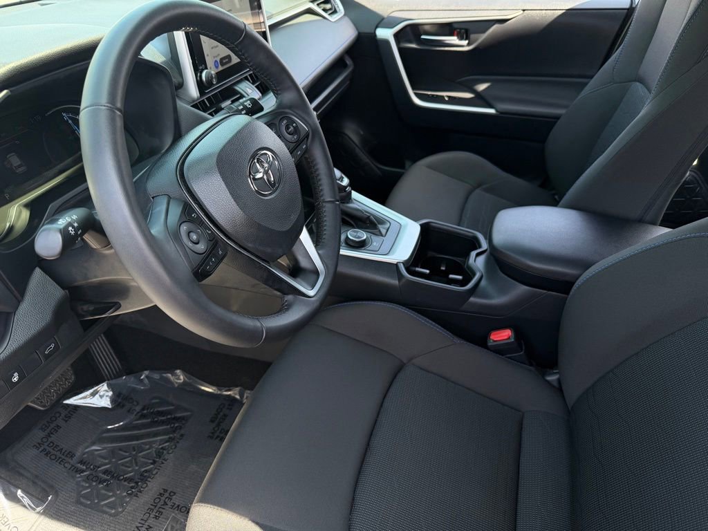 Used 2025 Toyota RAV4 SE w/ Convenience Package AWD/4WD image 17