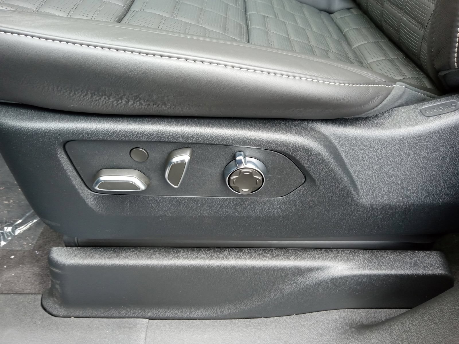 New 2026 Cadillac Escalade ESV Platinum Luxury w/ LPO, Floor Liner Package AWD/4WD image 20