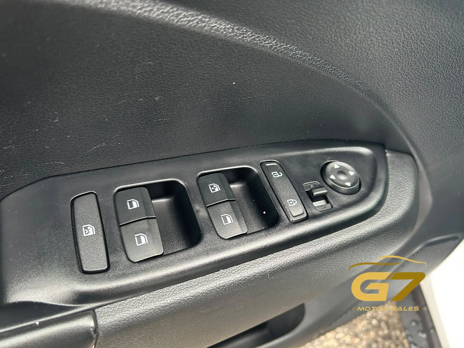 Used 2025 Hyundai Venue Limited FWD image 12