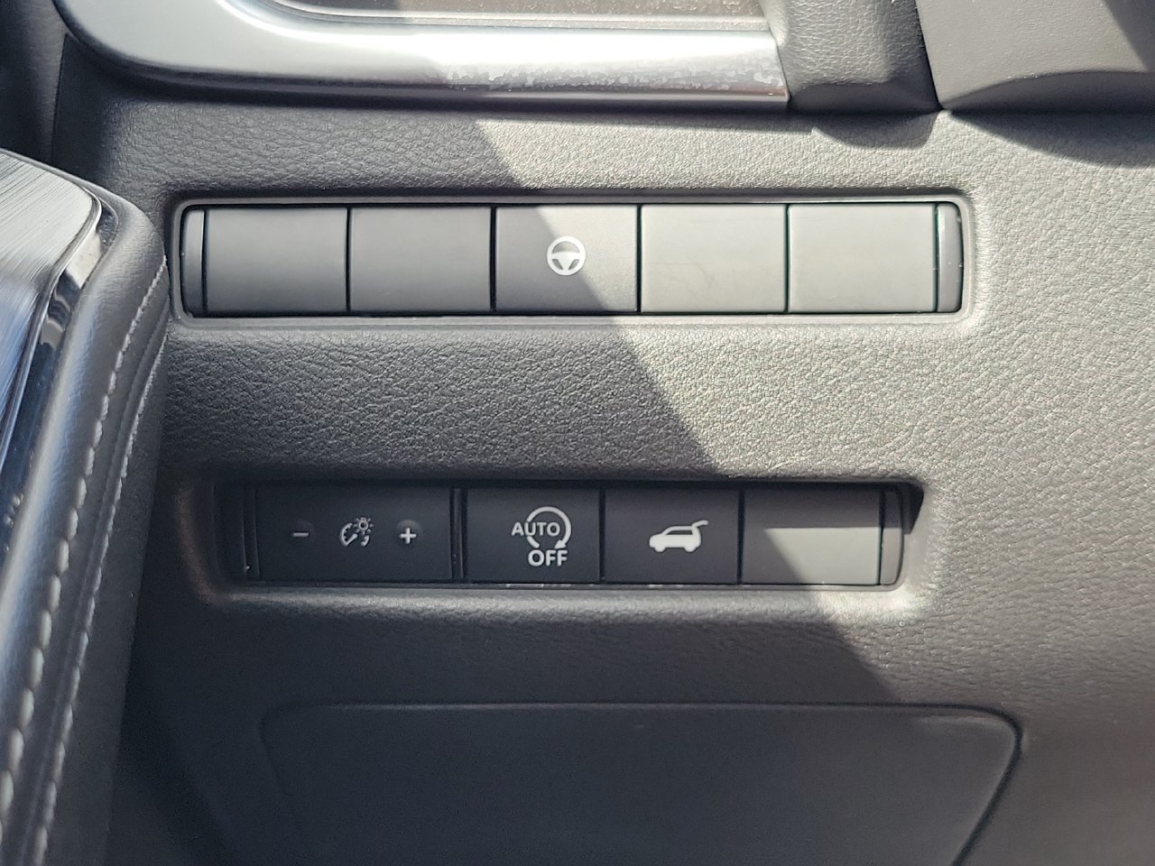 Used 2025 Nissan Rogue SV FWD image 28