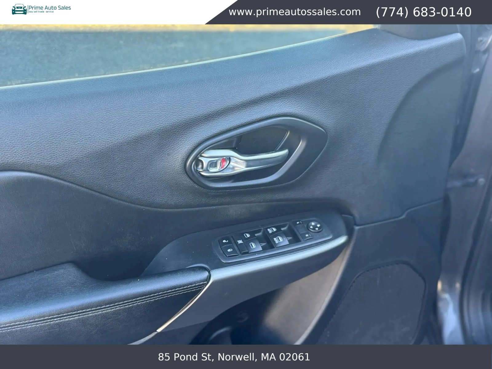 Used 2019 Jeep Cherokee Latitude Plus AWD/4WD image 22