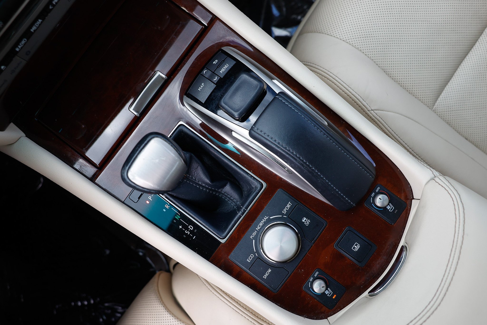 Used 2016 Lexus LS 460 w/ Comfort Package RWD image 43