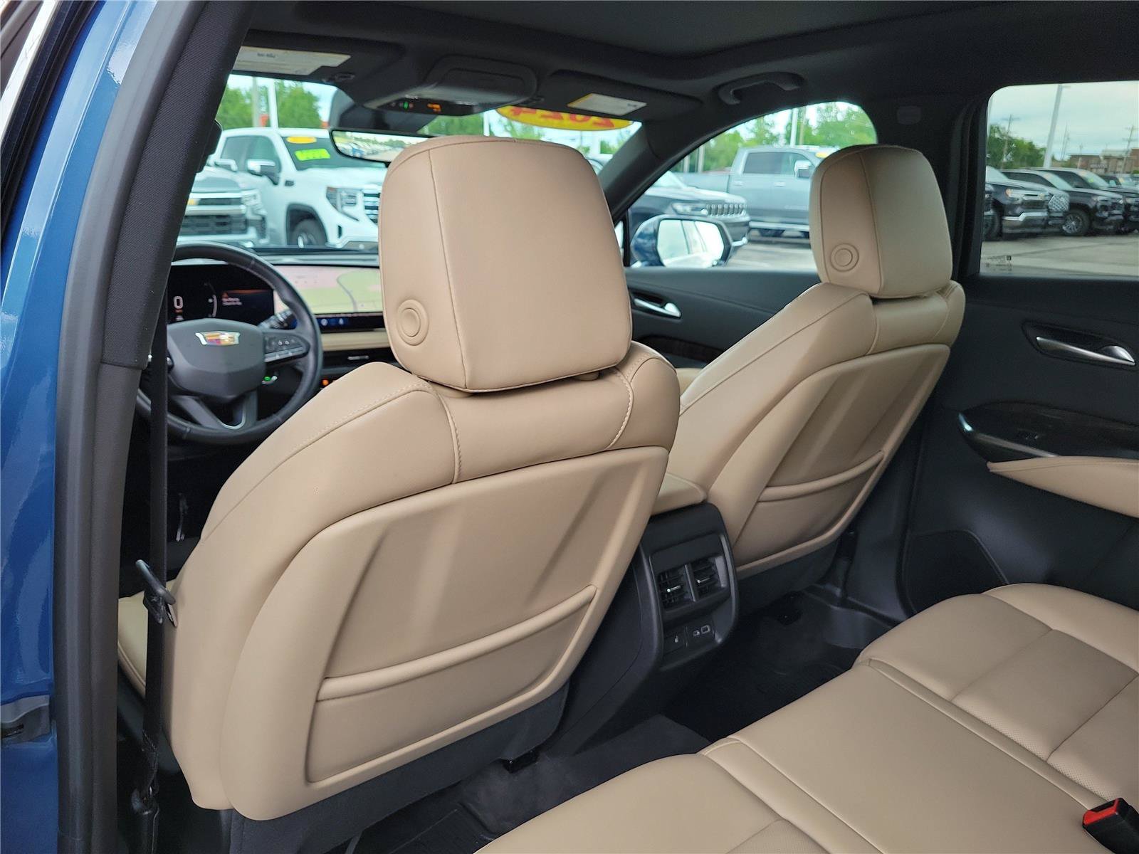 Used 2024 Cadillac XT4 Premium Luxury w/ Technology Package AWD/4WD image 15