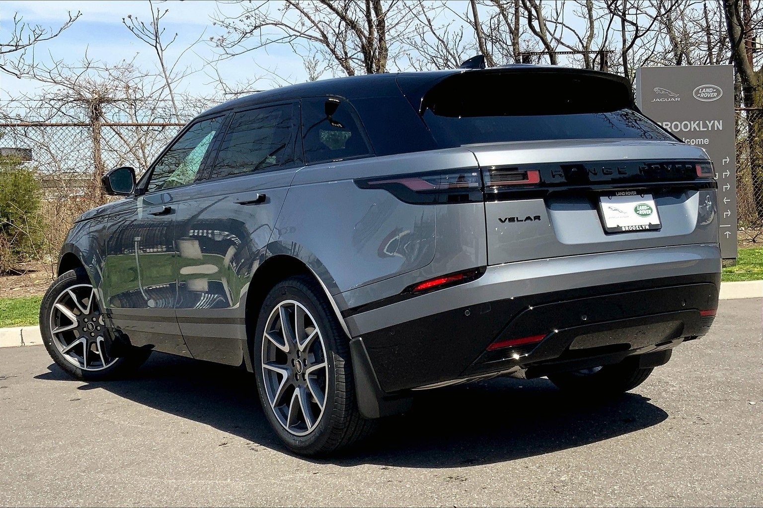 New 2026 Land Rover Range Rover Velar Dynamic SE image 12