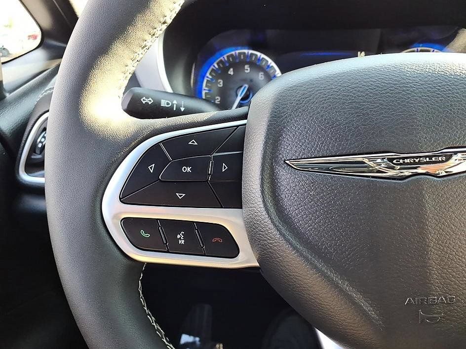 Used 2026 Chrysler Pacifica Limited FWD image 30