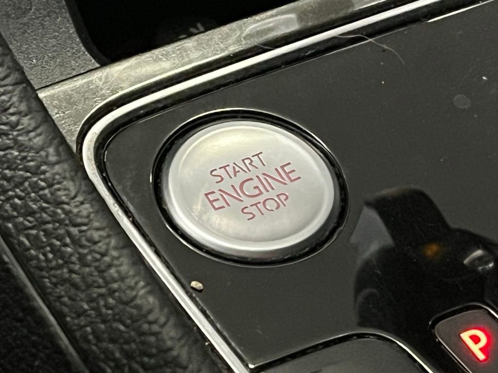 Used 2018 Volkswagen Passat 2.0T SE w/ SE Lighting Package image 13