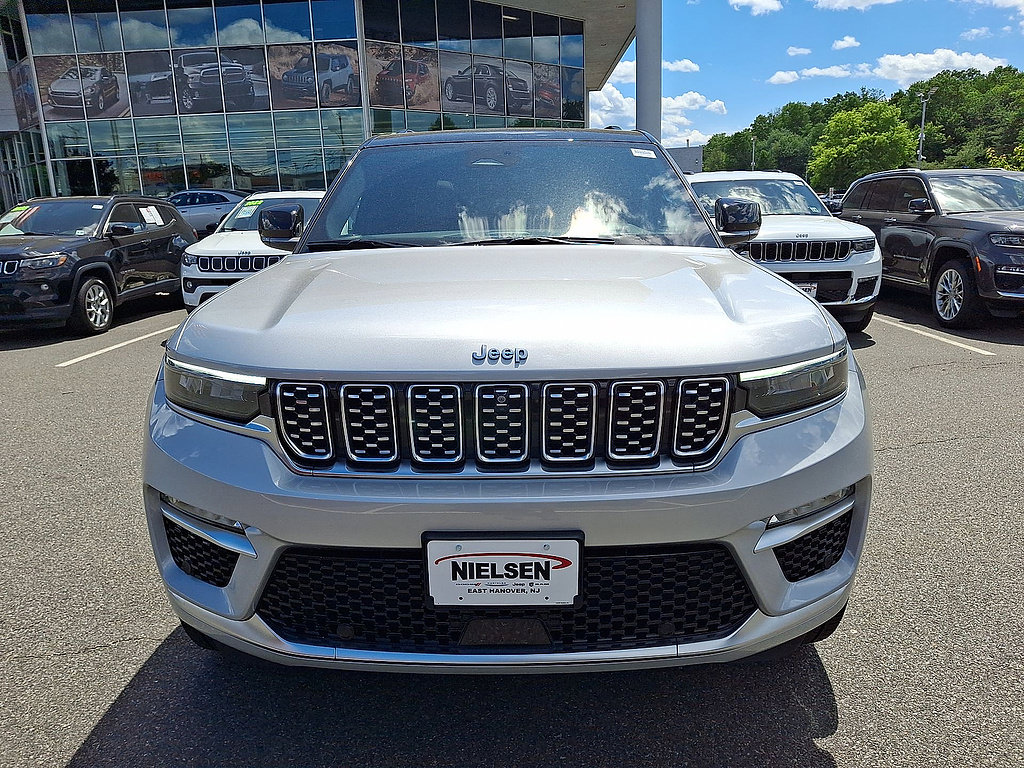 Used 2024 Jeep Grand Cherokee Summit AWD/4WD image 3
