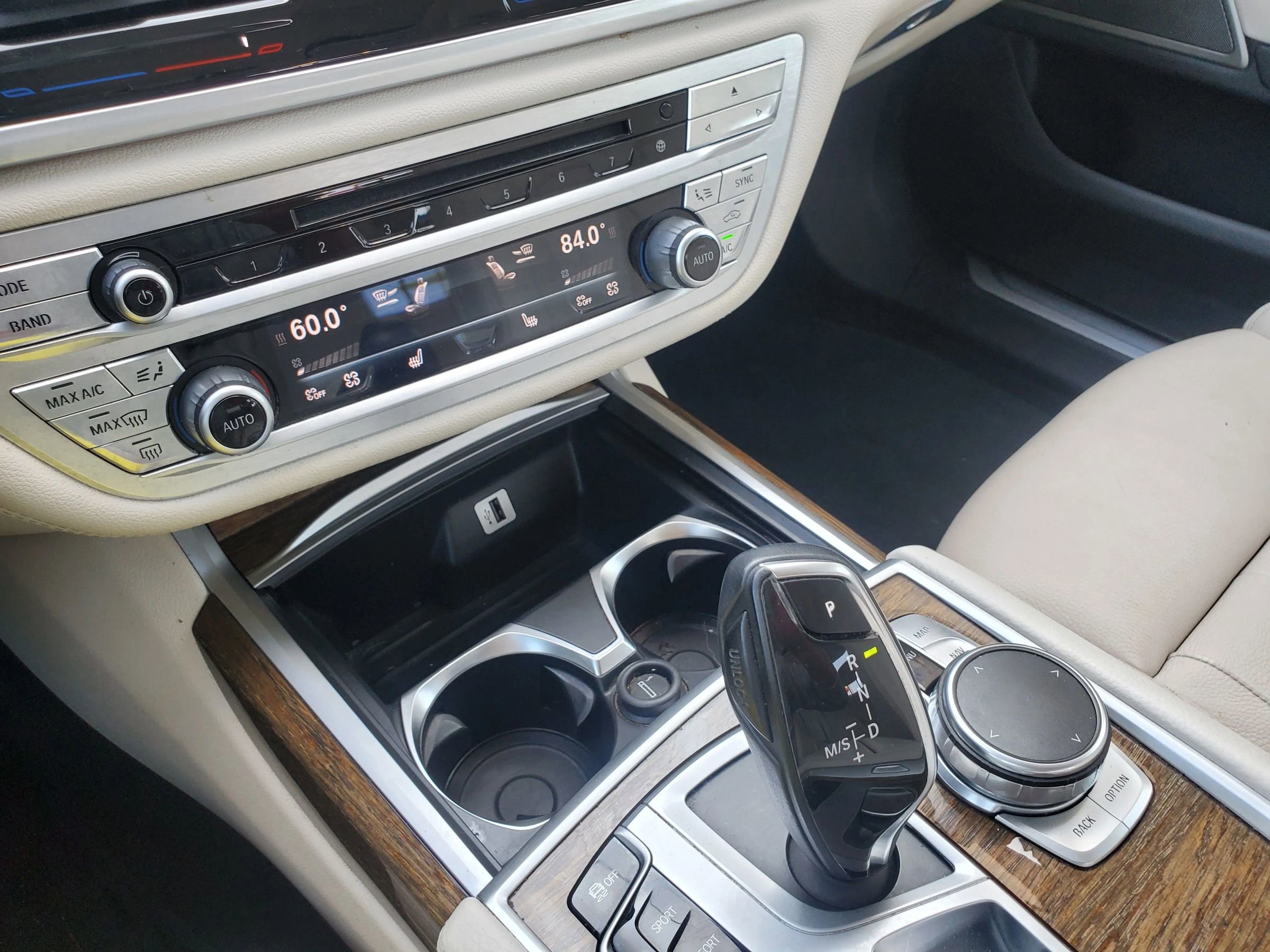 Used 2018 BMW 750i xDrive image 64