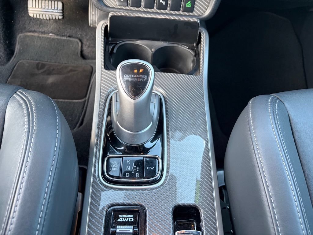 Used 2021 Mitsubishi Outlander 4WD Plug-In Hybrid image 27