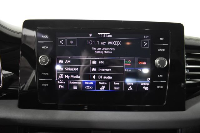 Used 2025 Volkswagen Jetta SE image 19