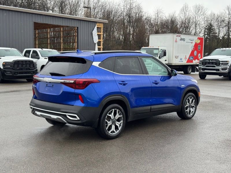 Used 2022 Kia Seltos EX image 3