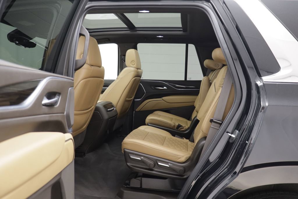 Used 2021 Cadillac Escalade Premium Luxury AWD/4WD image 14