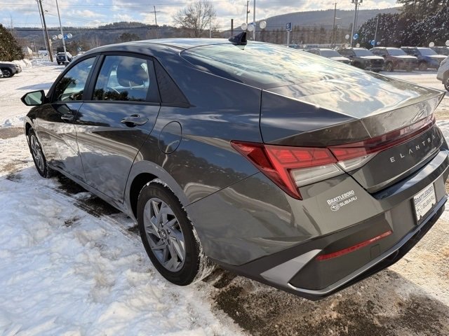 Used 2025 Hyundai Elantra Blue image 8
