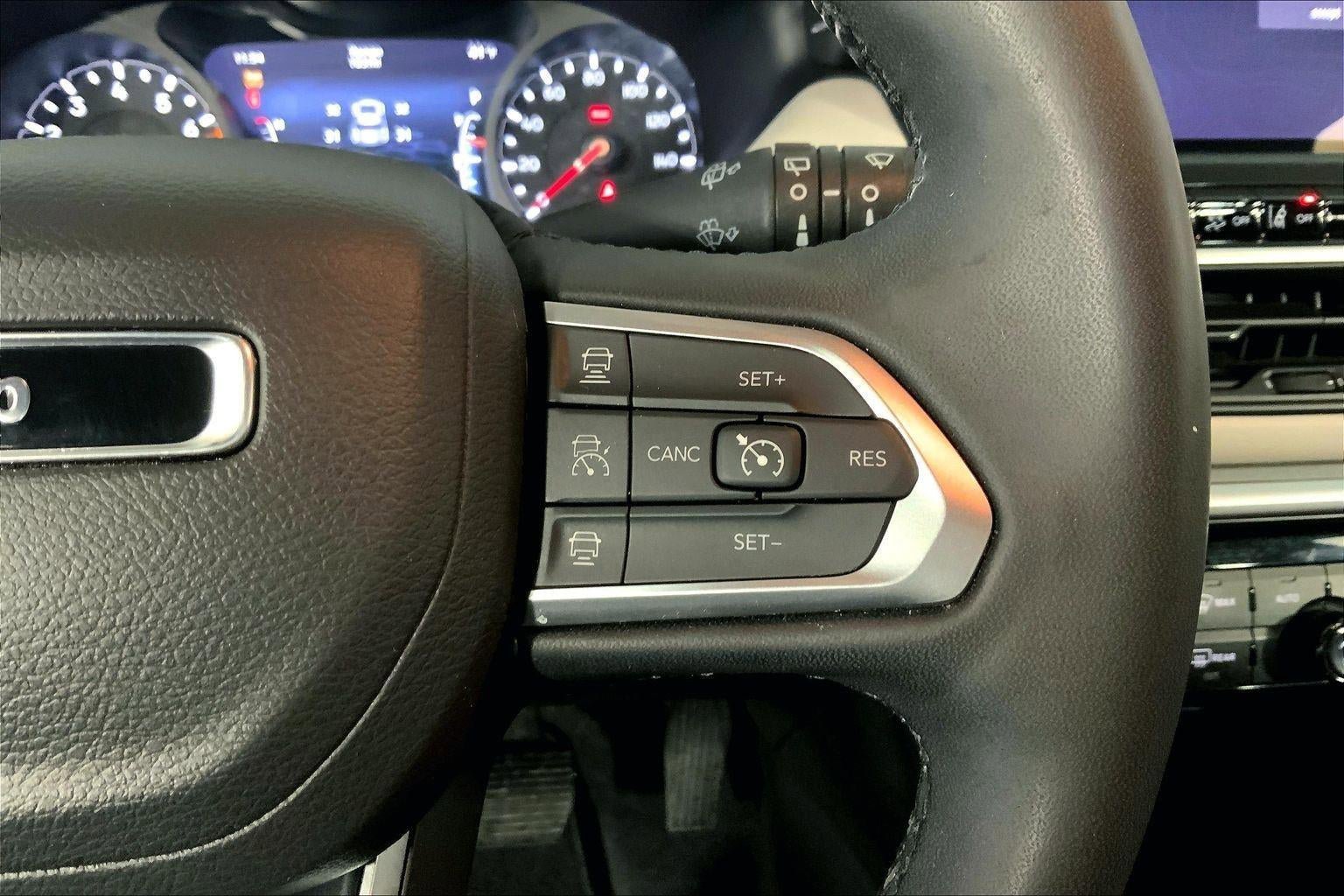 Used 2025 Jeep Compass Limited image 19