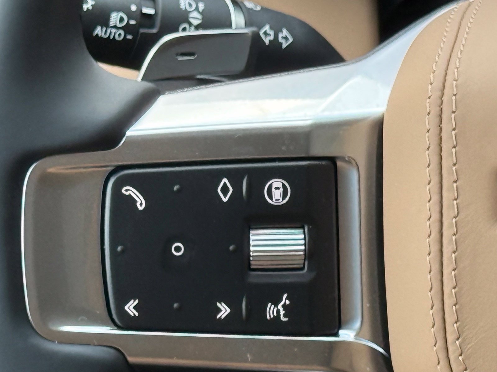 New 2026 Land Rover Discovery Limited Edition AWD/4WD image 41