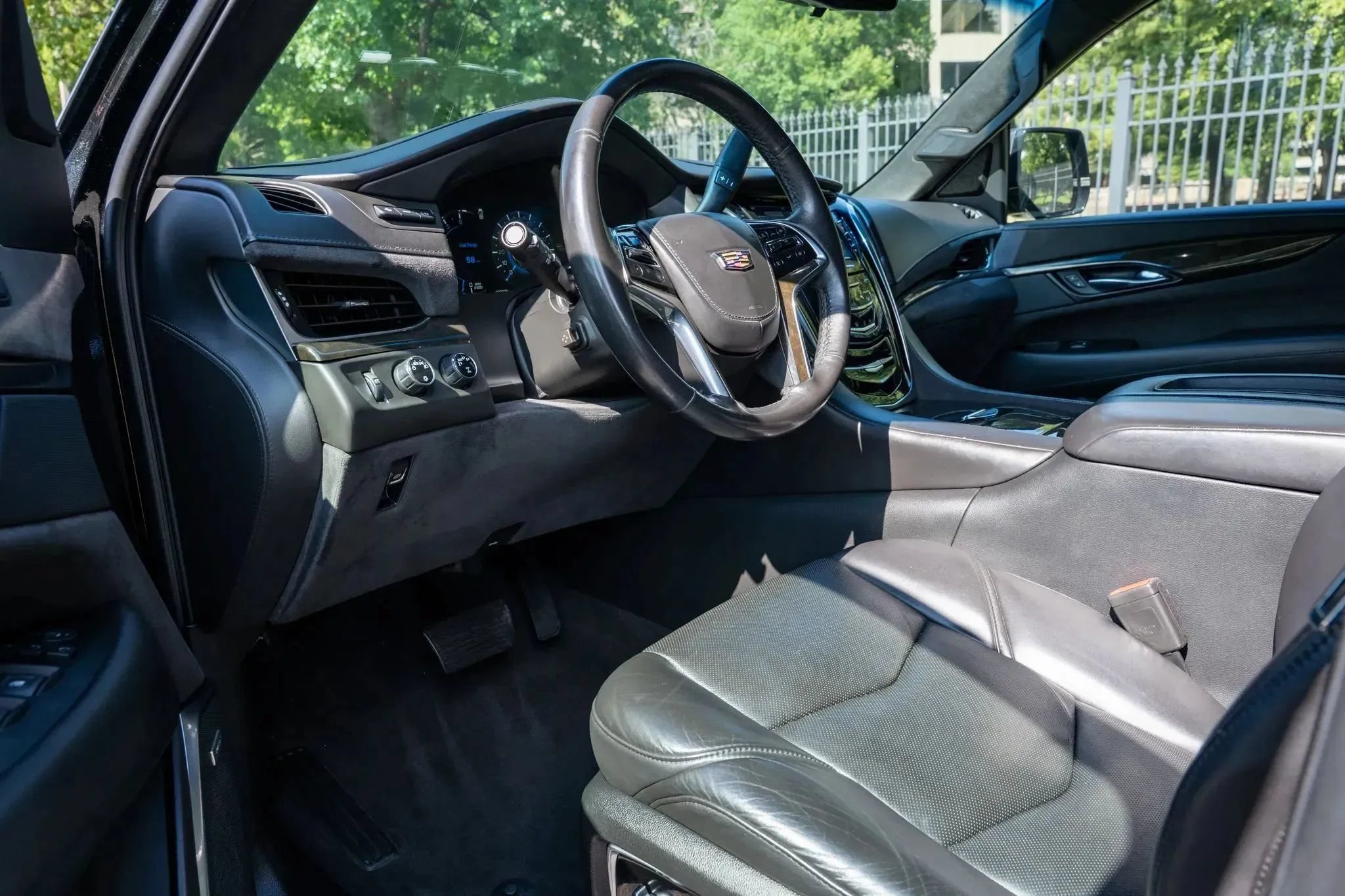 Used 2020 Cadillac Escalade ESV Platinum AWD/4WD image 10