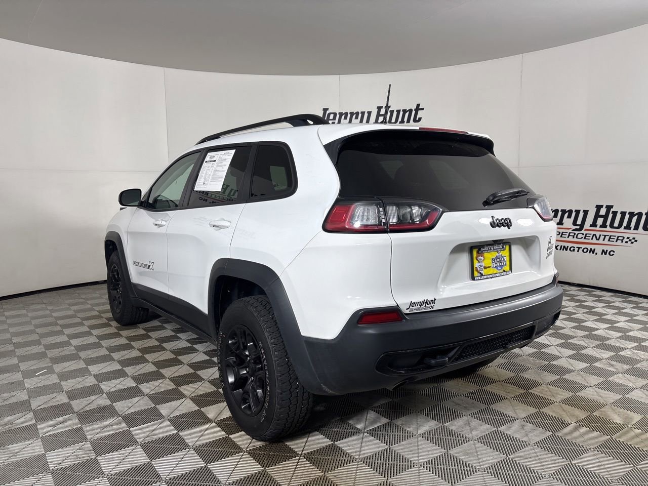 Used 2022 Jeep Cherokee Latitude w/ Sun & Sound Group AWD/4WD image 6