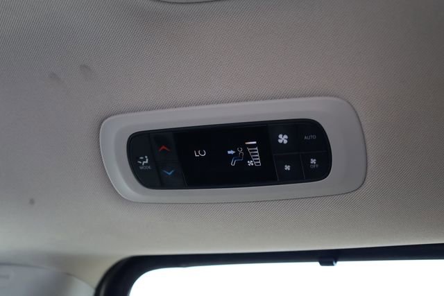 Used 2023 Chrysler Pacifica Touring-L image 28