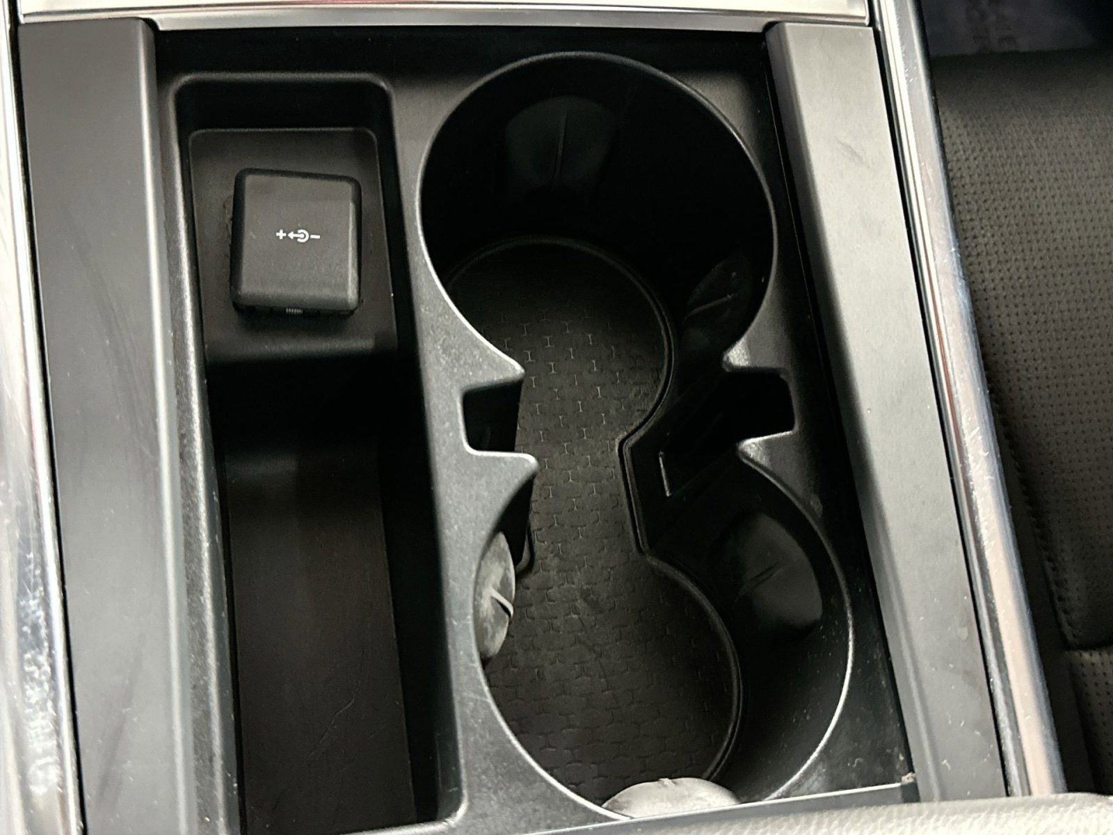 Used 2022 Jaguar XF R-Dynamic SE image 29