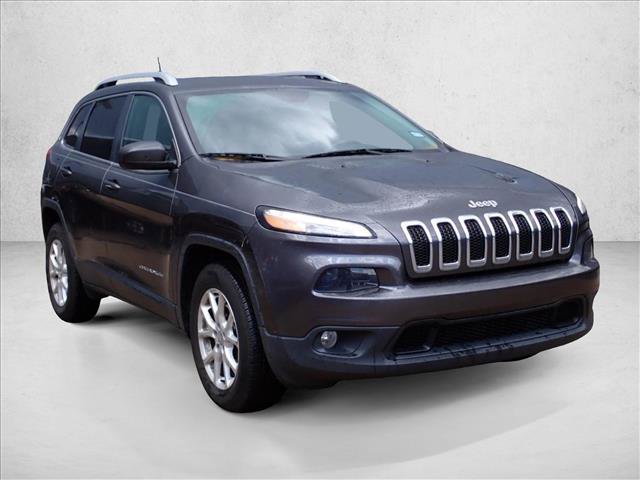 Used 2016 Jeep Cherokee Latitude w/ Cold Weather Group AWD/4WD image 10