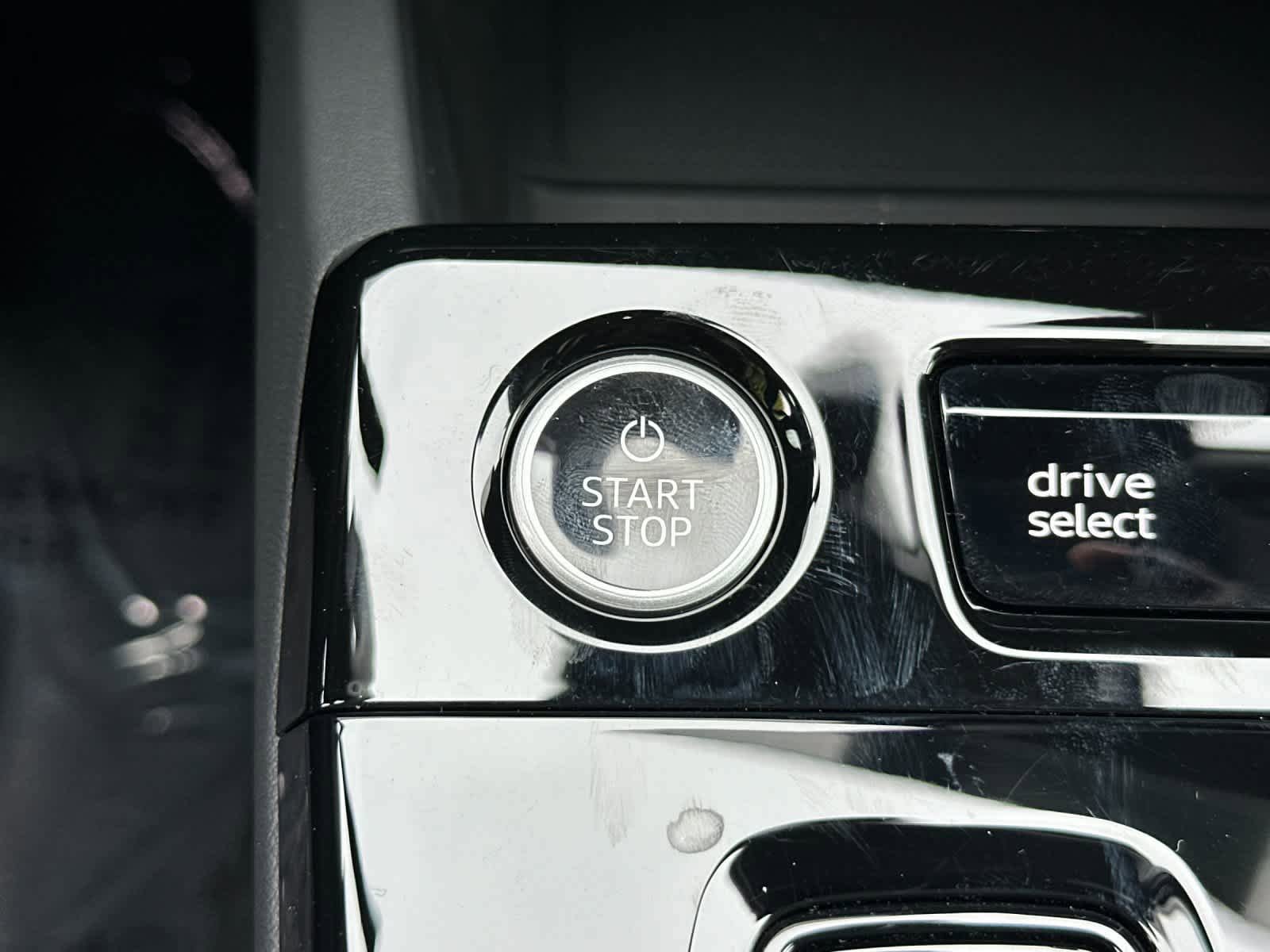Used 2025 Audi A6 e-tron Prestige w/ Convenience Package RWD image 33