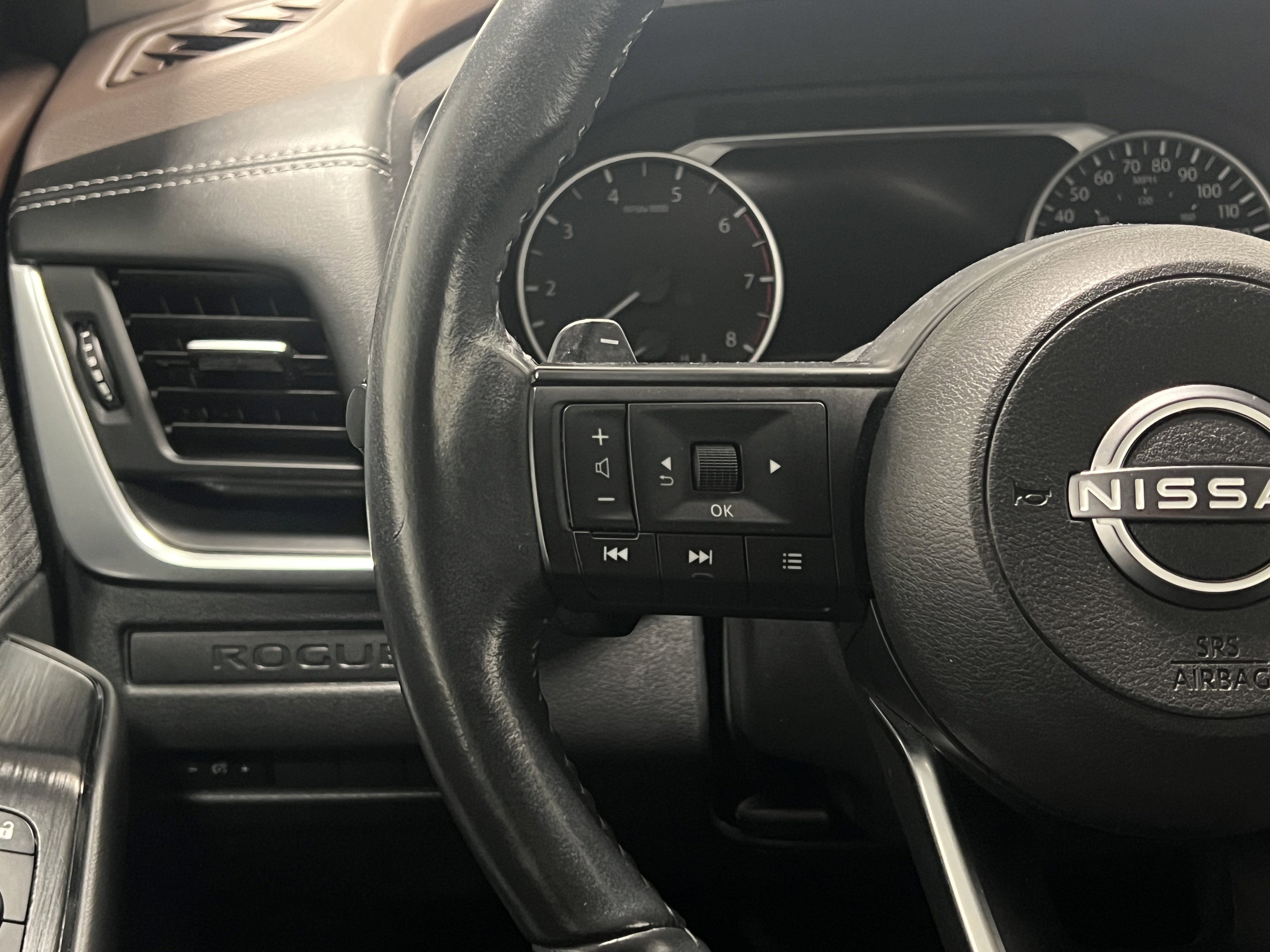 Used 2023 Nissan Rogue S image 18