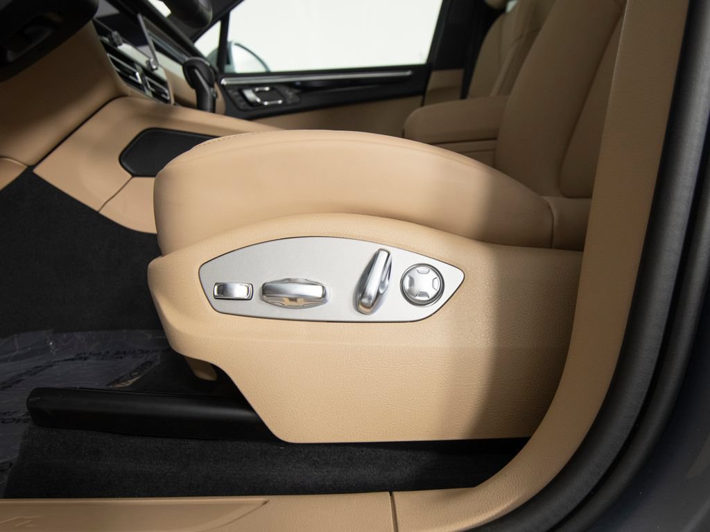 New 2026 Porsche Macan AWD/4WD image 22
