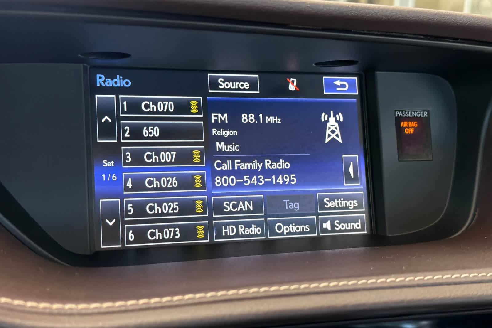Used 2016 Lexus ES 350 w/ Luxury Package w/Wood Trim FWD image 19
