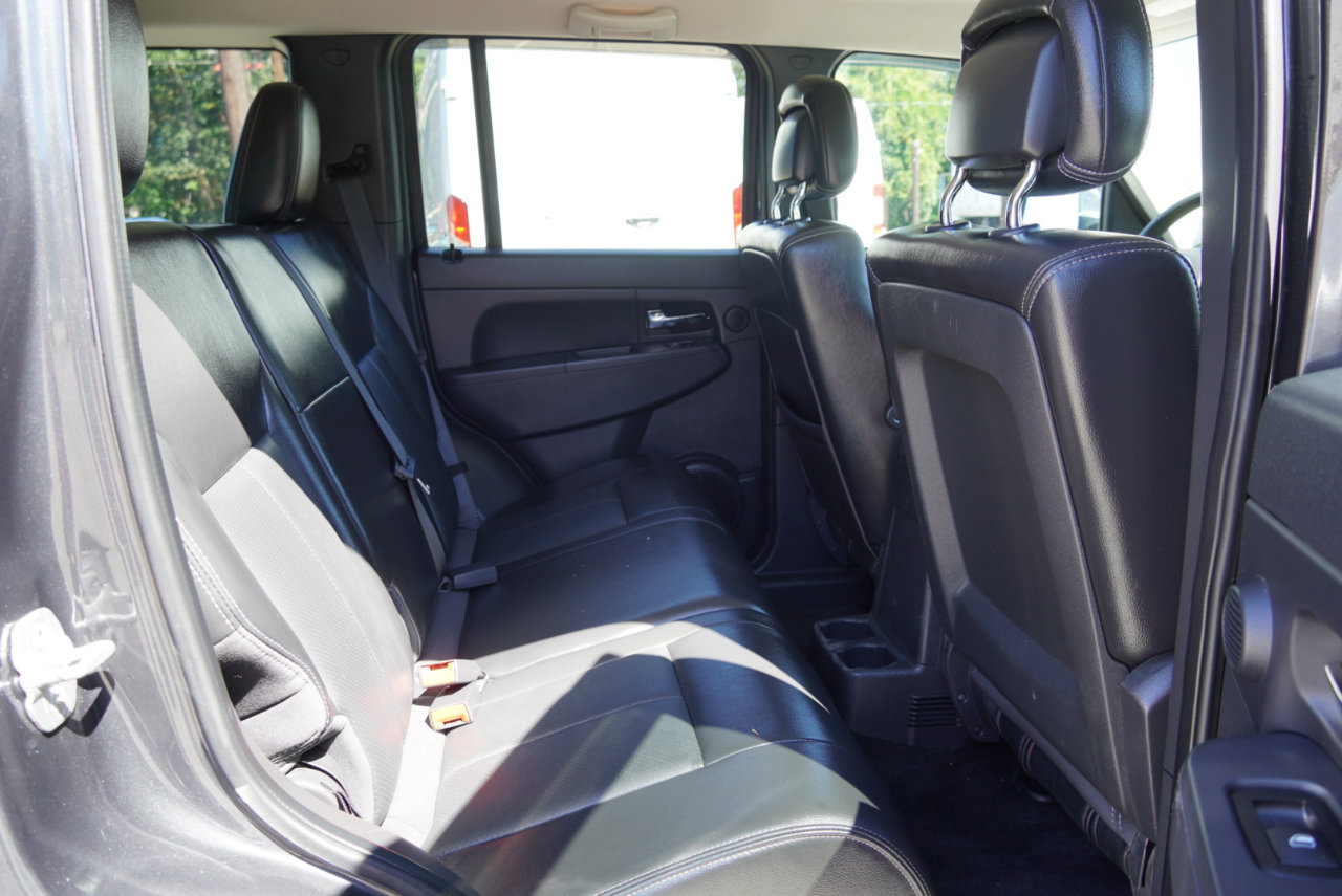 Used 2011 Jeep Liberty Sport image 9