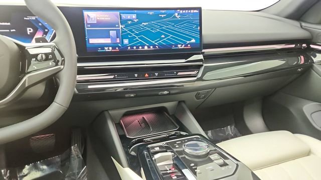 Used 2025 BMW 530i RWD image 46