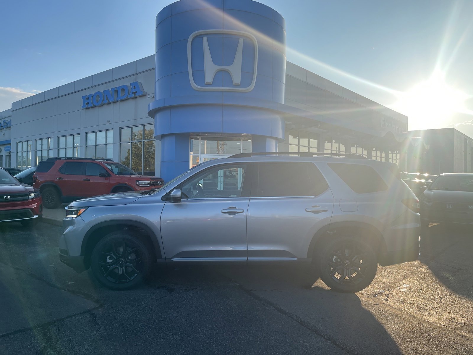 New 2025 Honda Pilot Touring image 9