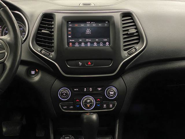 Used 2019 Jeep Cherokee Latitude Plus w/ Comfort/Convenience Group image 9