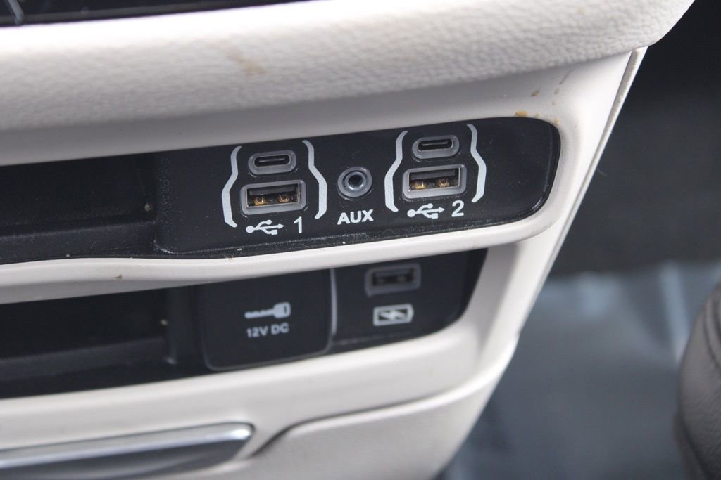 Used 2022 Chrysler Pacifica Touring-L image 41