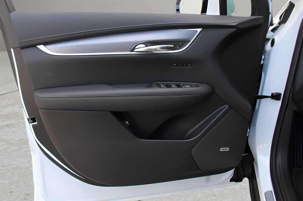 New 2025 Cadillac XT6 Luxury FWD image 9