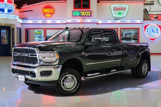 Used 2024 RAM 3500 Tradesman w/ Chrome Appearance Group AWD/4WD image 2