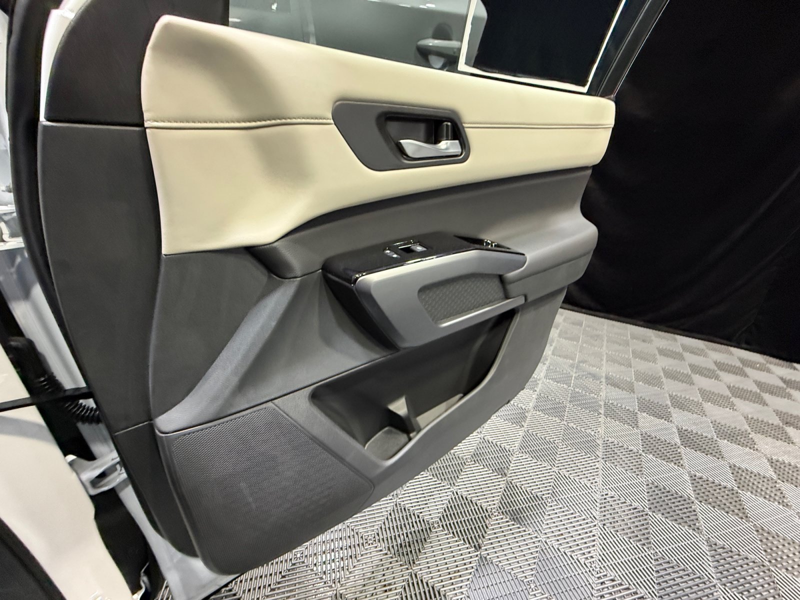 New 2026 Nissan Pathfinder SL FWD image 16