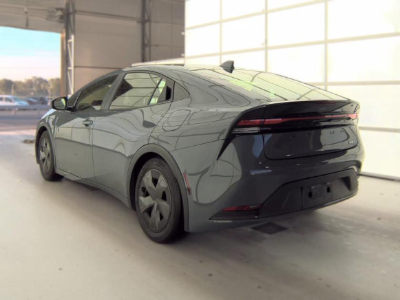 Used 2025 Toyota Prius LE FWD image 5