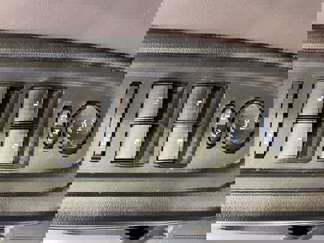 Used 2014 GMC Acadia SLT image 16