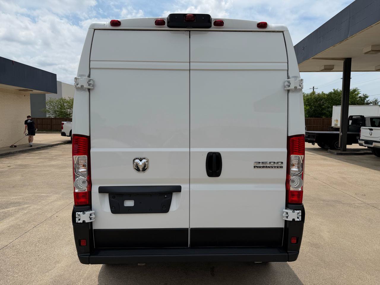 Used 2025 RAM ProMaster 2500 w/ Convenience Group FWD image 4