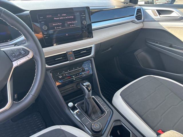 Used 2025 Volkswagen Taos SE w/ Panoramic Sunroof Package AWD/4WD image 18