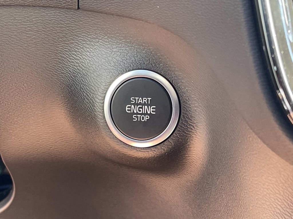 New 2026 Volvo XC40 B5 Core w/ Climate Package image 31