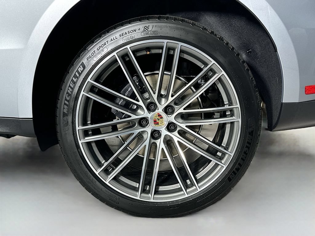 Certified 2026 Porsche Macan AWD/4WD image 33