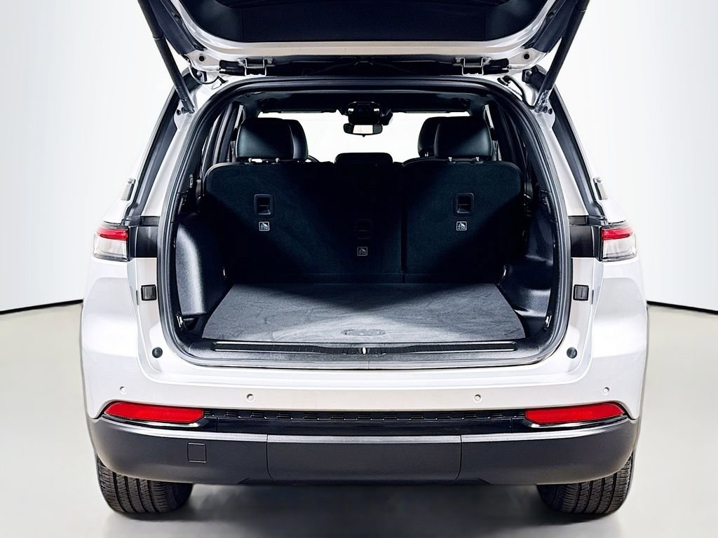 Used 2023 Jeep Grand Cherokee Altitude image 24