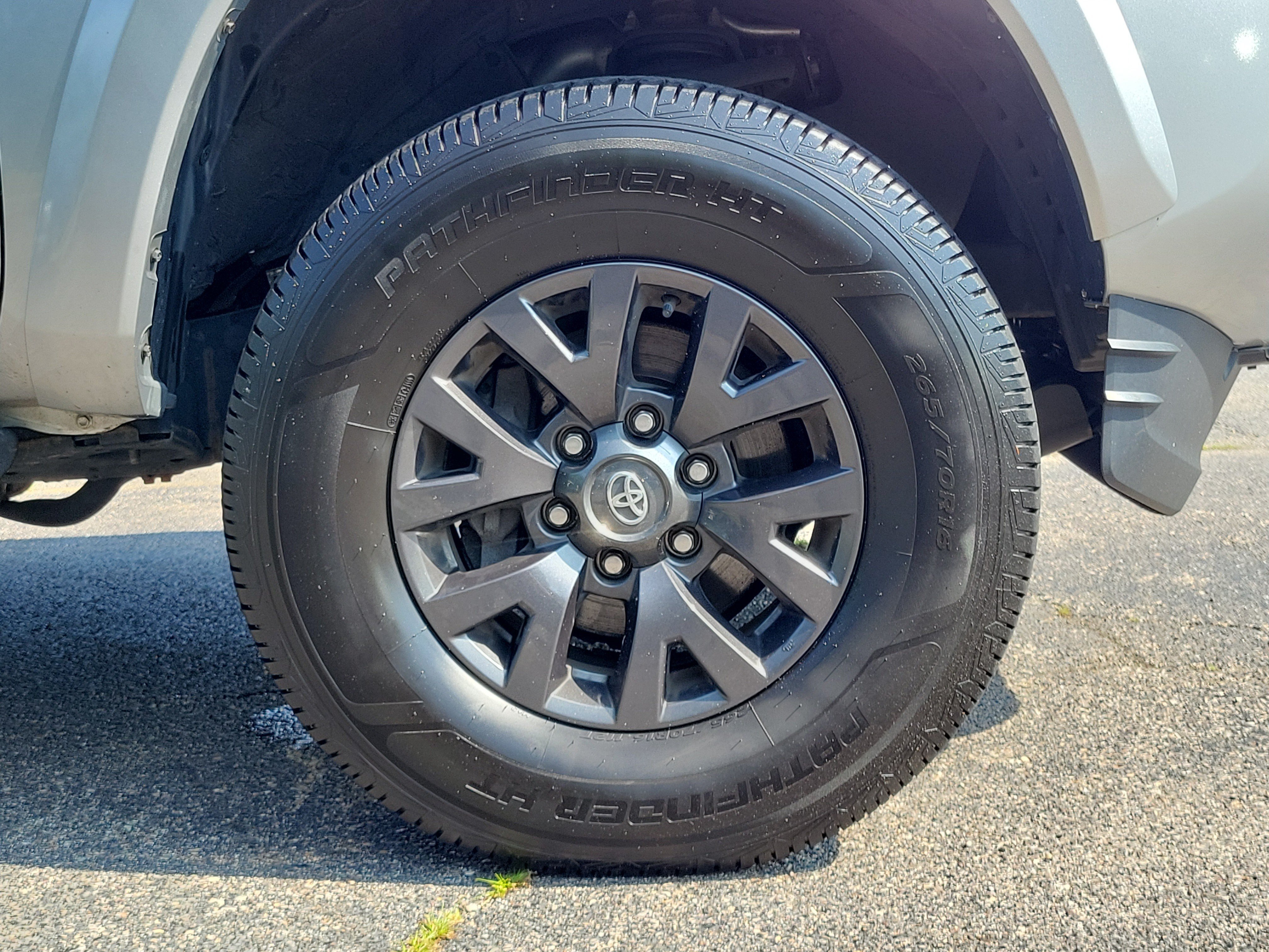 Used 2022 Toyota Tacoma SR AWD/4WD image 5