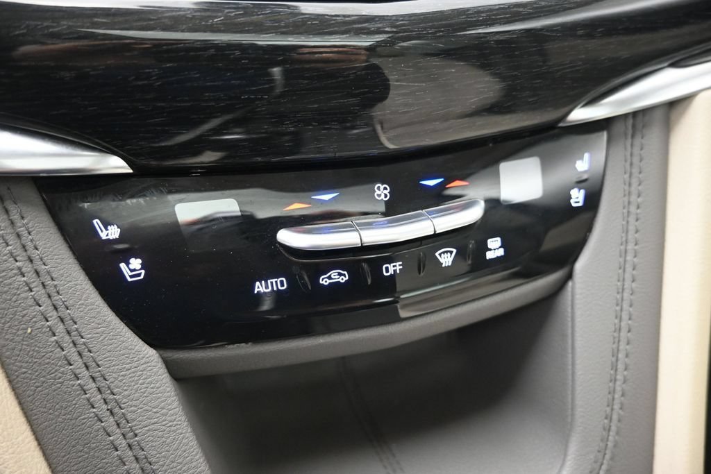 Used 2022 Cadillac XT6 Premium Luxury w/ Technology Package FWD image 17