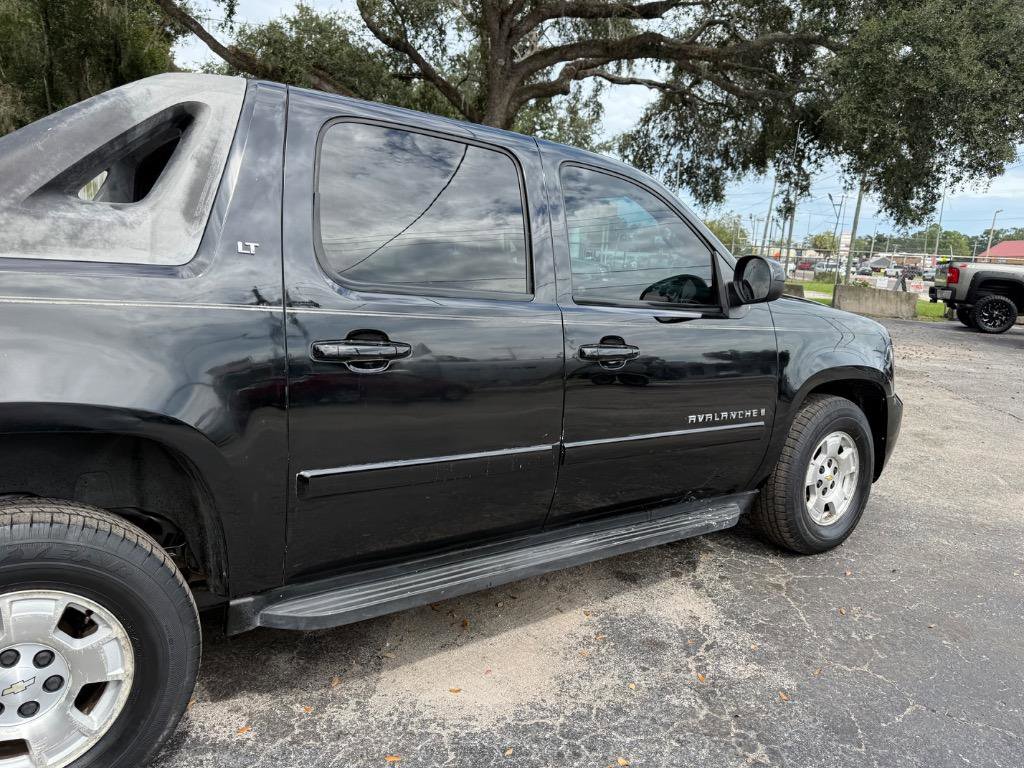 Used 2007 Chevrolet Avalanche LT AWD/4WD image 4