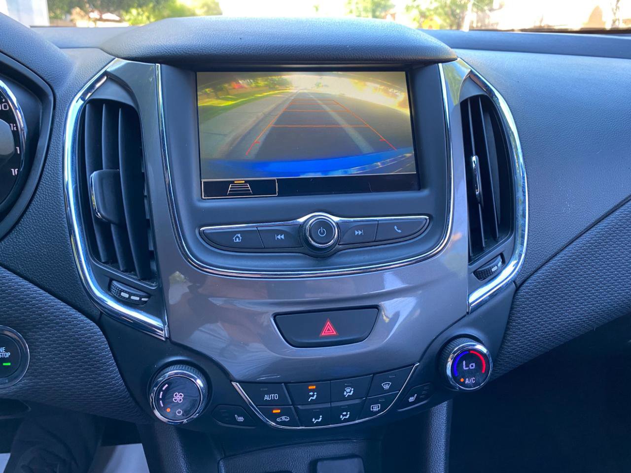 Used 2019 Chevrolet Cruze LT w/ Convenience Package FWD image 67