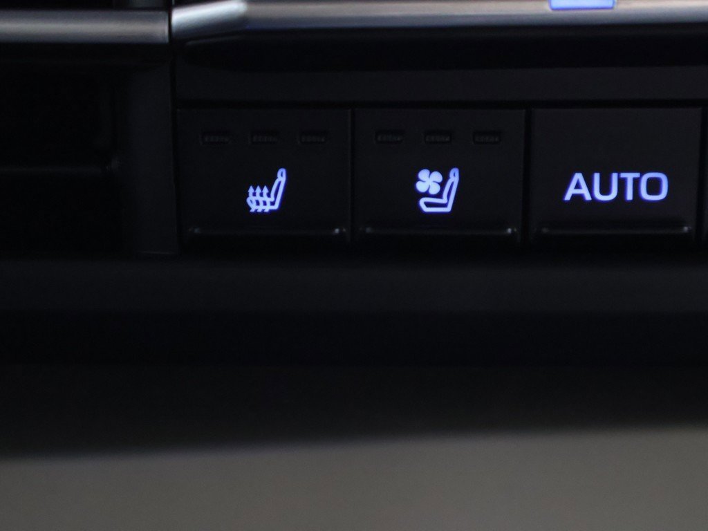 Used 2022 Toyota Sienna Limited image 47