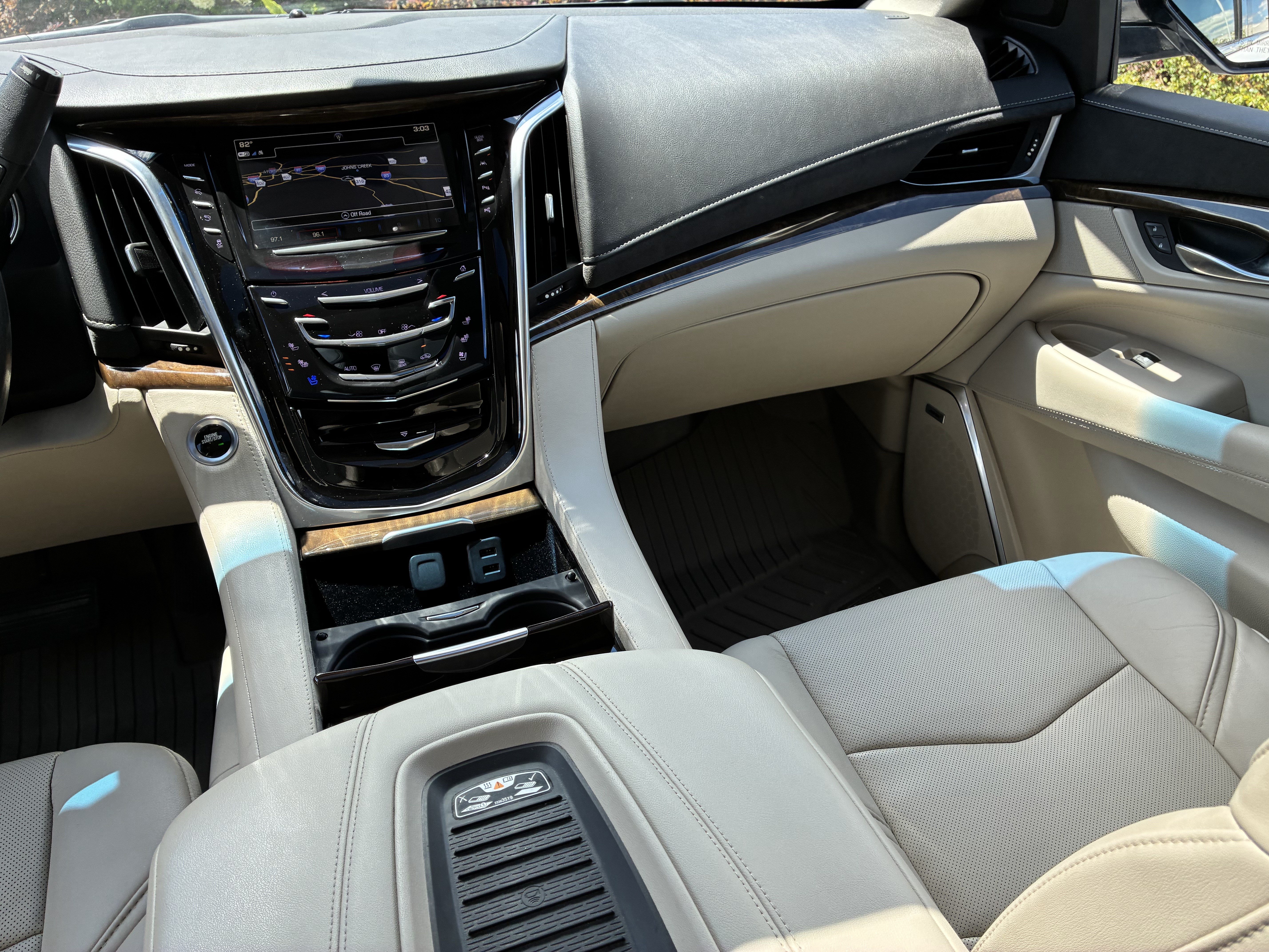 Used 2019 Cadillac Escalade ESV Premium Luxury AWD/4WD image 22