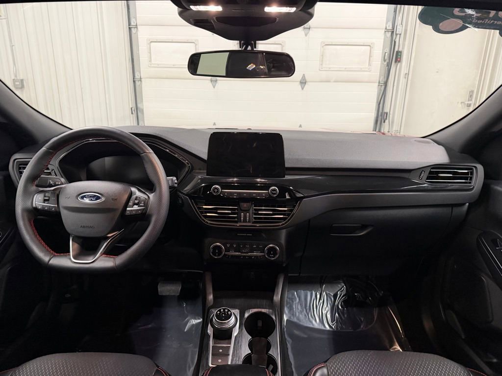 Used 2025 Ford Escape ST-Line w/ Cold Weather Package AWD/4WD image 24